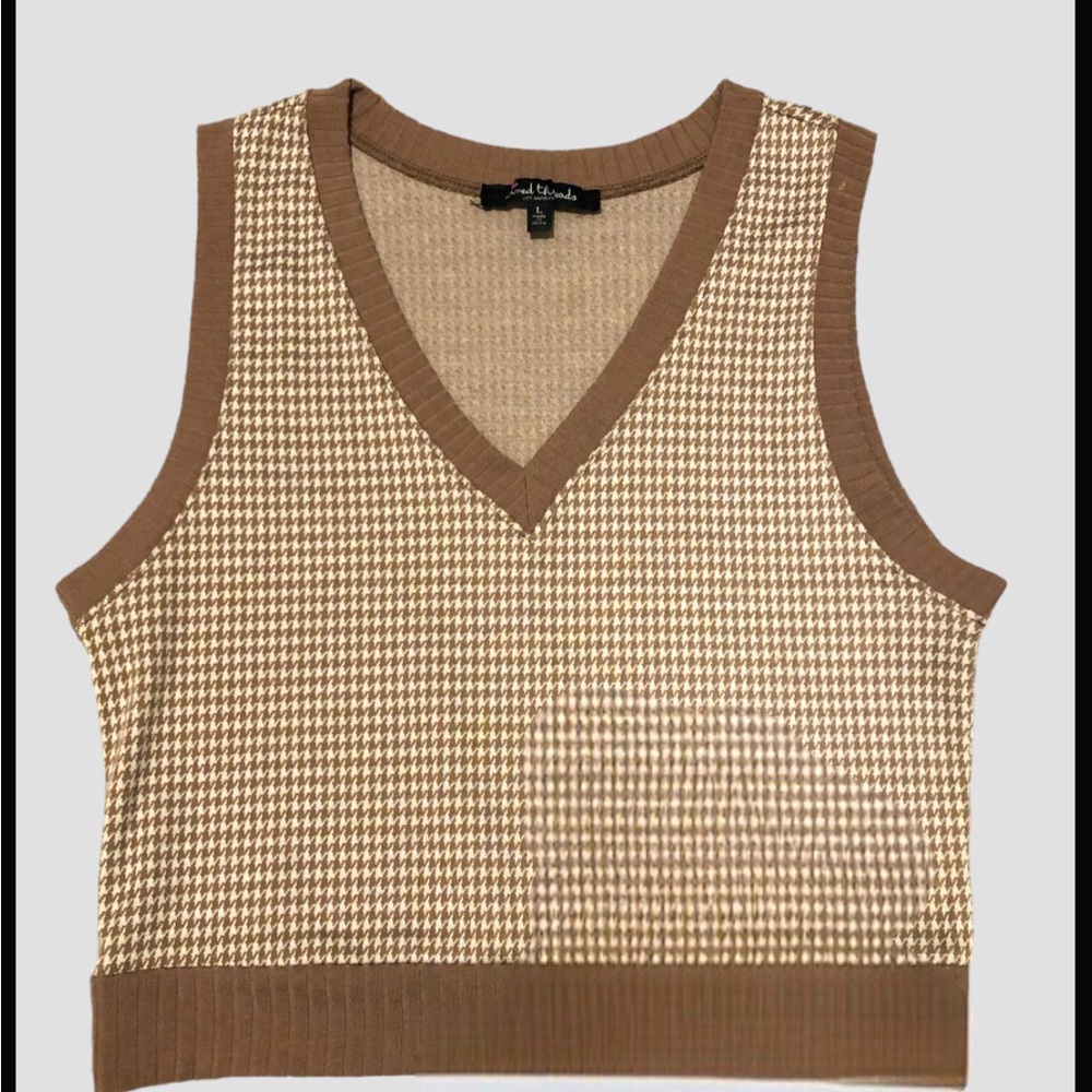 -Brown gingham pattern vest, in size Large, from the brand “mixed threads”.